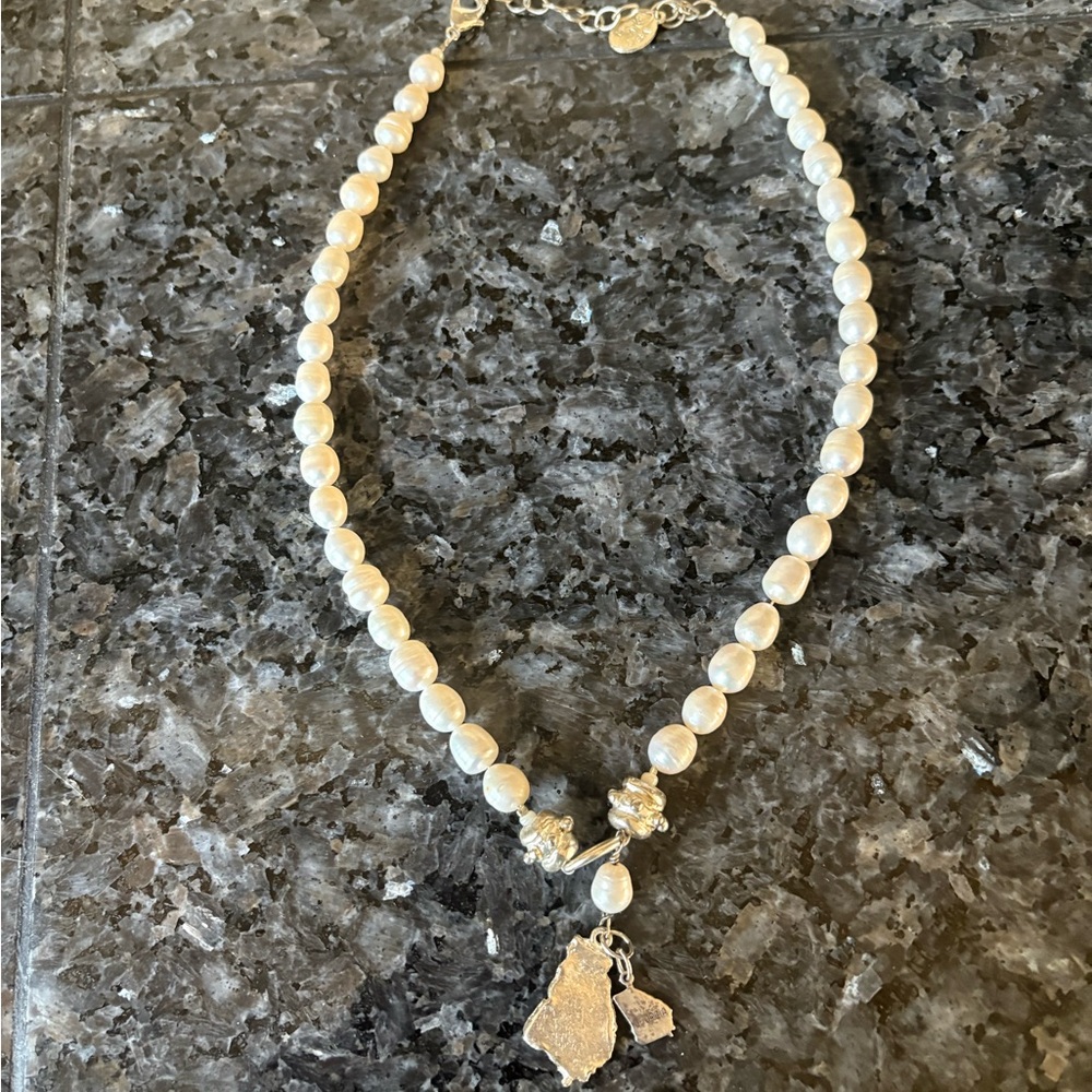 Elegant Pearl Necklace with Silver Accents
